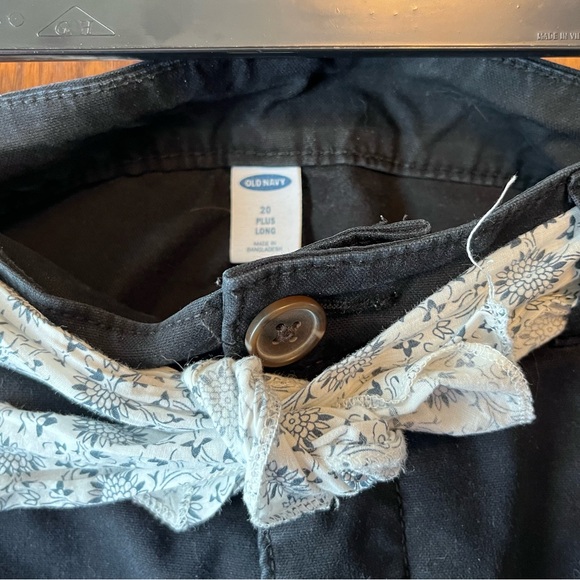 Old Navy Black Size 20 Plus Long Wide Leg Capri Pants w/Cute White Floral Belt! - Picture 3 of 7